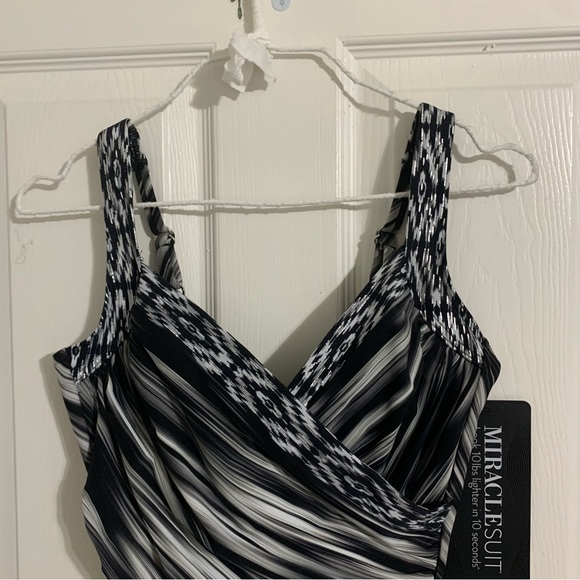 NWT Miraclesuit Warp Speed Sanibel - Picture 10 of 14